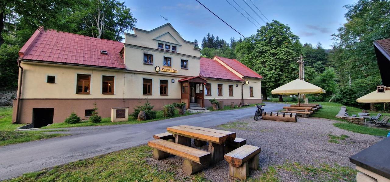 Hostinec U Reky Hotel Остравице Екстериор снимка