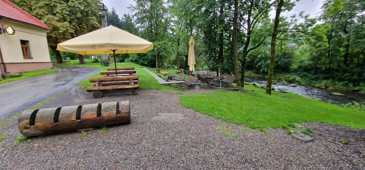 Hostinec U Reky Hotel Остравице Екстериор снимка
